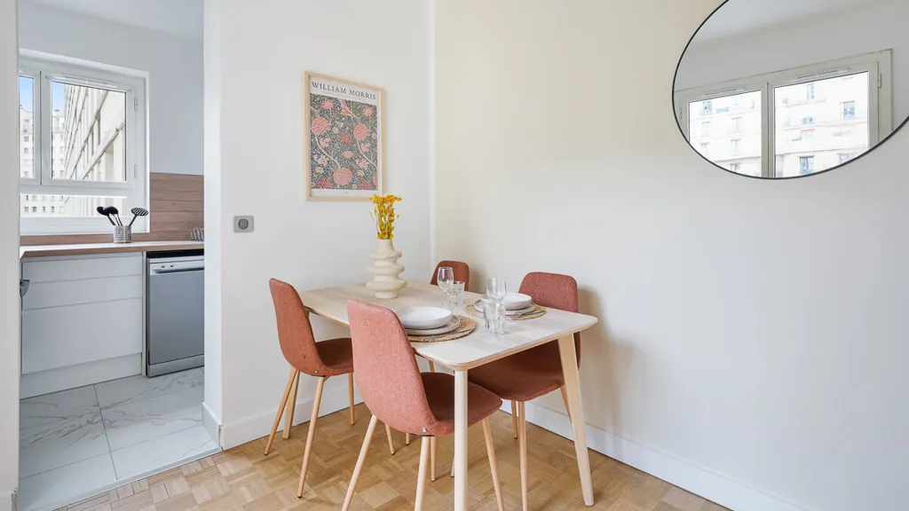 Dining Room - 1-Bedroom Flat with Seine View in Paris 16e