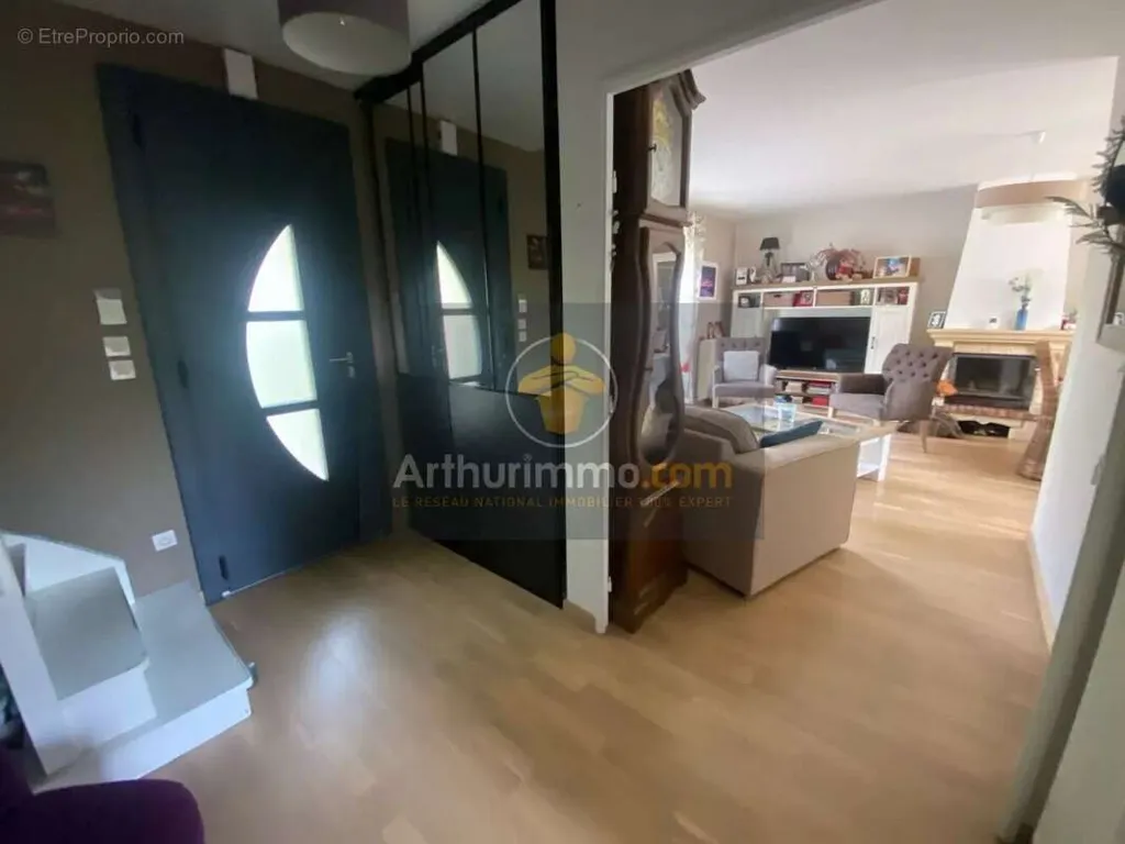 Esik - Charming House with Terrace in Brie-Comte-Robert