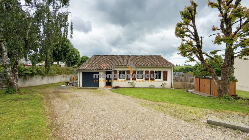 Extérieur - Maison avec Piscine et Terrasse à Reilhac