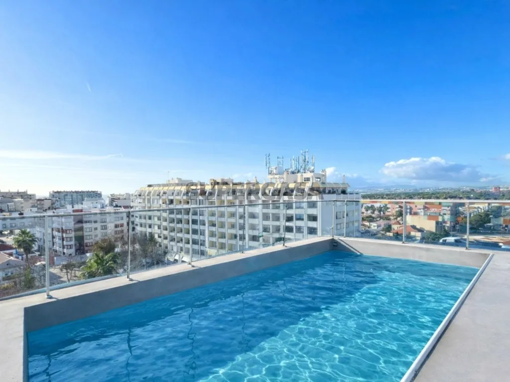 Piscine - Penthouse with Rooftop Pool in Costa de Caparica