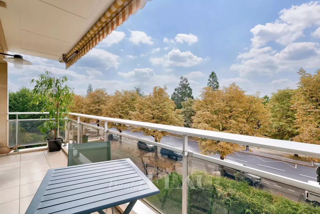 Balcony - 2-Bed Apartment with Balconies in Daumesnil