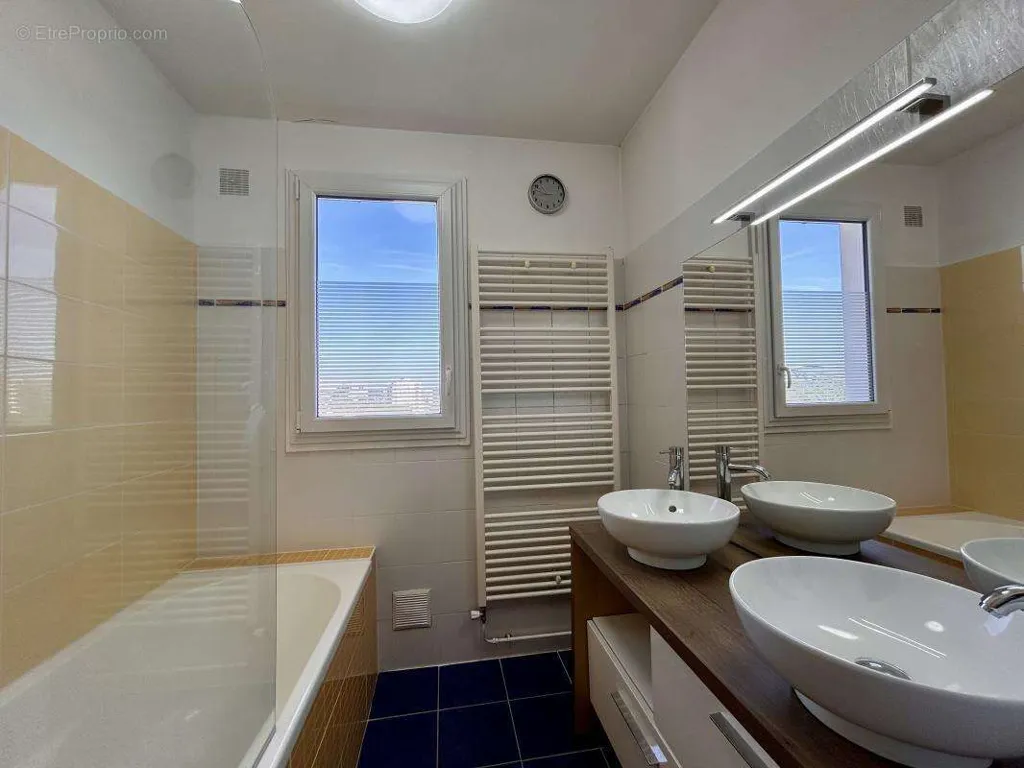 Salles de bain - Appartement T5 avec Balcon et Vues Dégagées