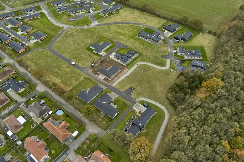 Õhuvaade - Year-Round Plot with 5G Coverage in Almind