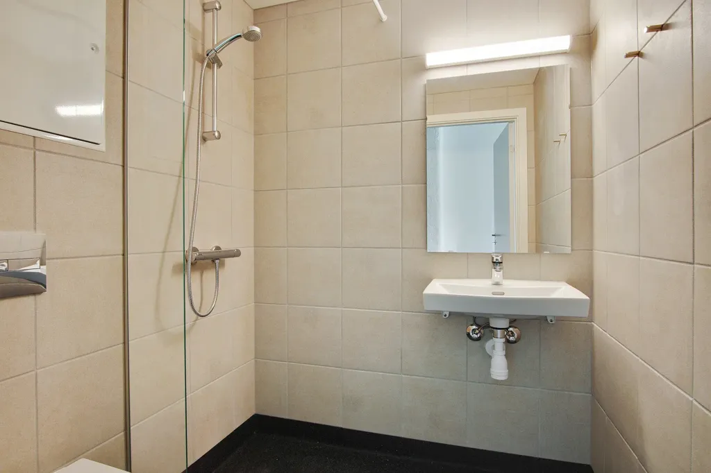 Salles de bain - 1-Bedroom Apartment with Shared Amenities in Odense C