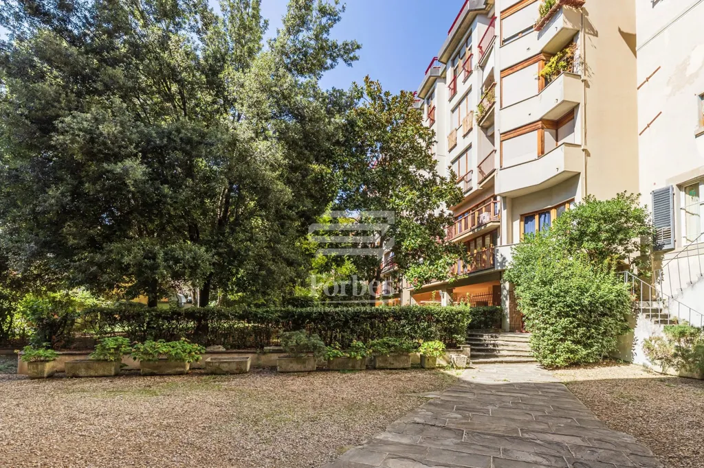Jardin - Renovated Penthouse with Panoramic Terrace in Florence