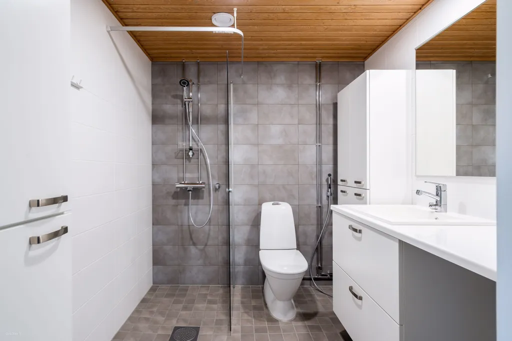 Bathrooms - 1-room apartment in Espoo