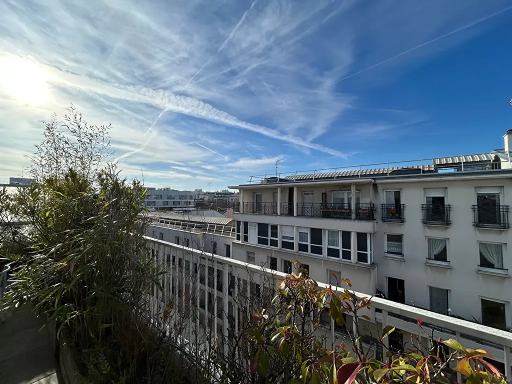 Rõdu - Duplex with Large Terrace in Paris