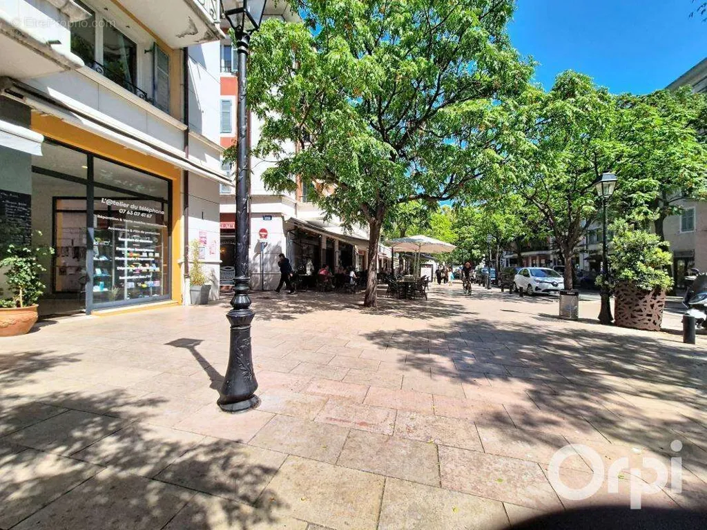 Local commercial à Cagnes-Sur-Mer
