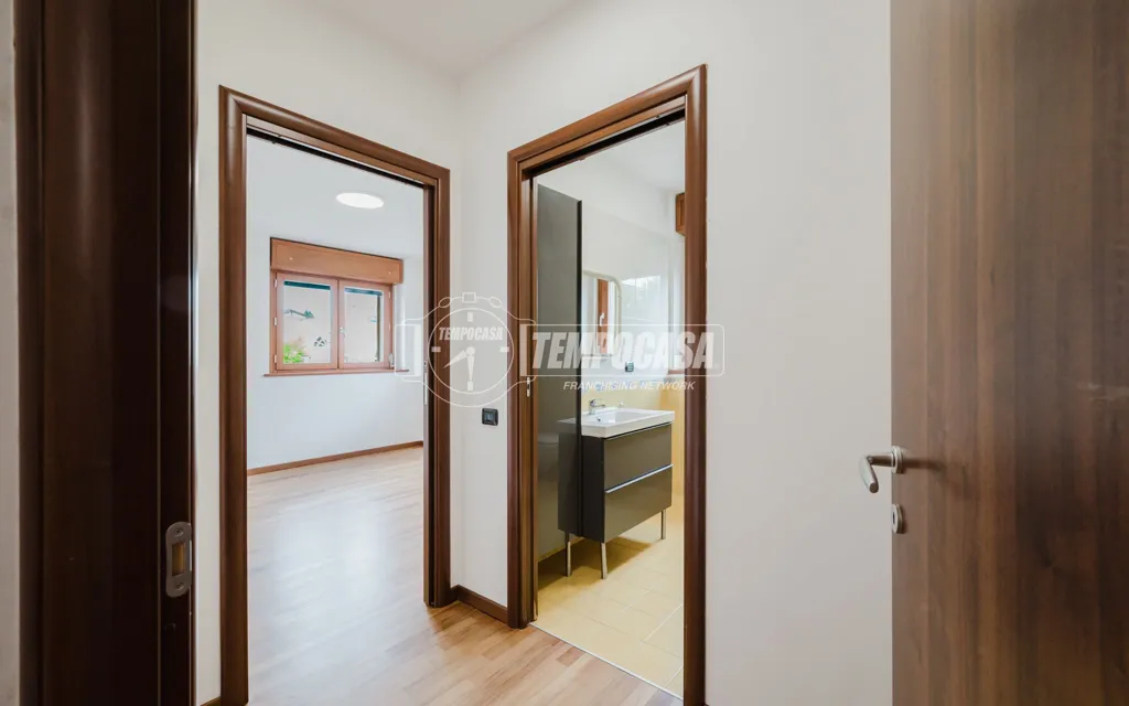 Entrée - Two-Bedroom Apartment with Balcony in Trezzano Sul Naviglio