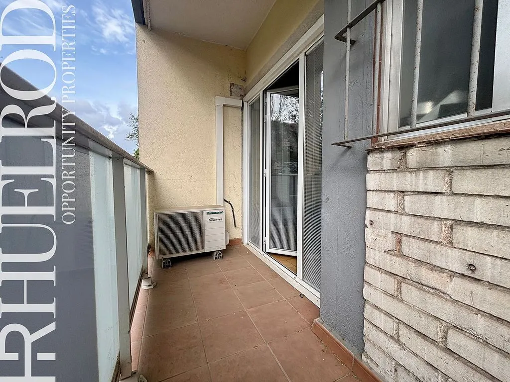 Rõdu - Bright Apartment with Balcony in Barcelona