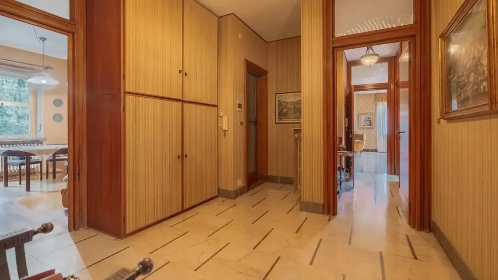 Entrée - Penthouse with Terraces in Torino's Crimea
