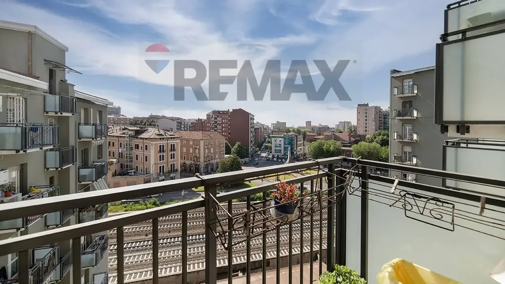Balcon - Triplex with Balcony in Sesto San Giovanni