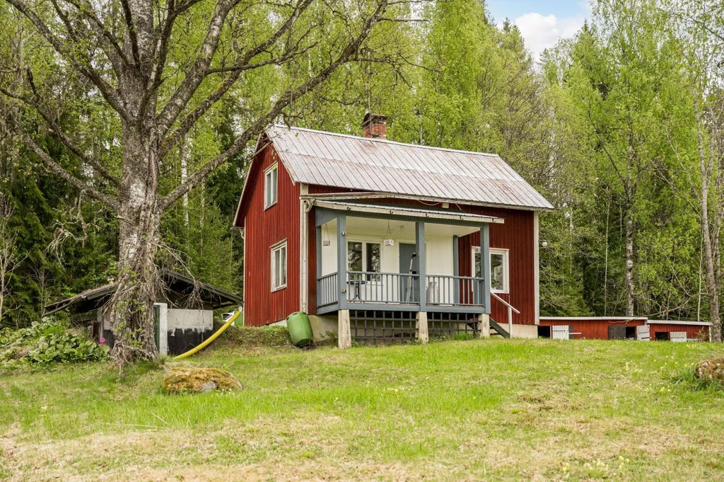 Charming Farm with Water Access in Brunskog