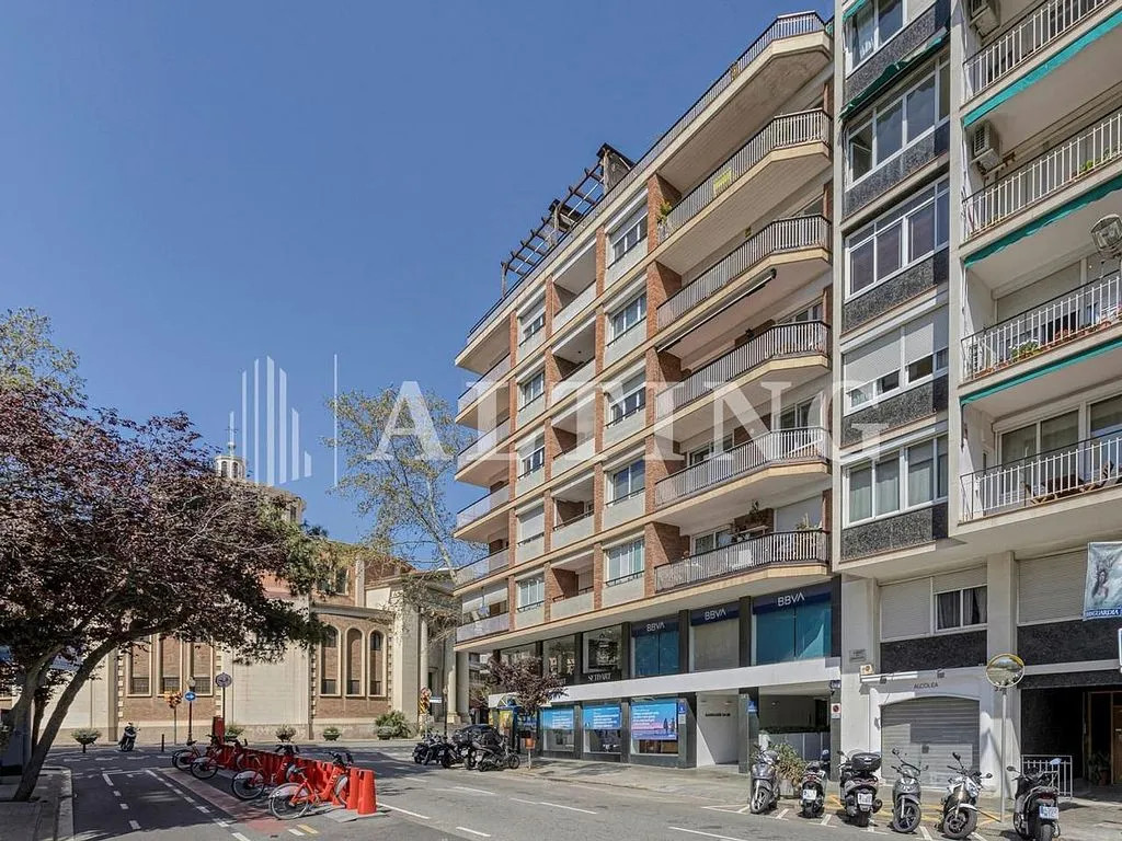 Exterior - Reformed Apartment with Terrace in Barcelona