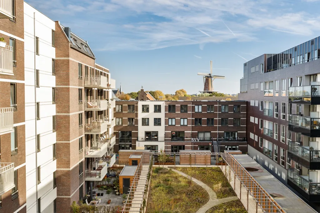 Aed - 2-Bedroom Apartment with Balcony in Utrecht