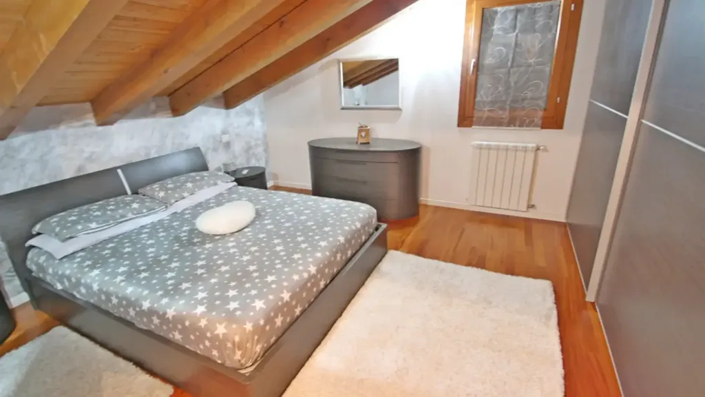 Camere da letto - Duplex Apartment with Garage in VETERNIGO