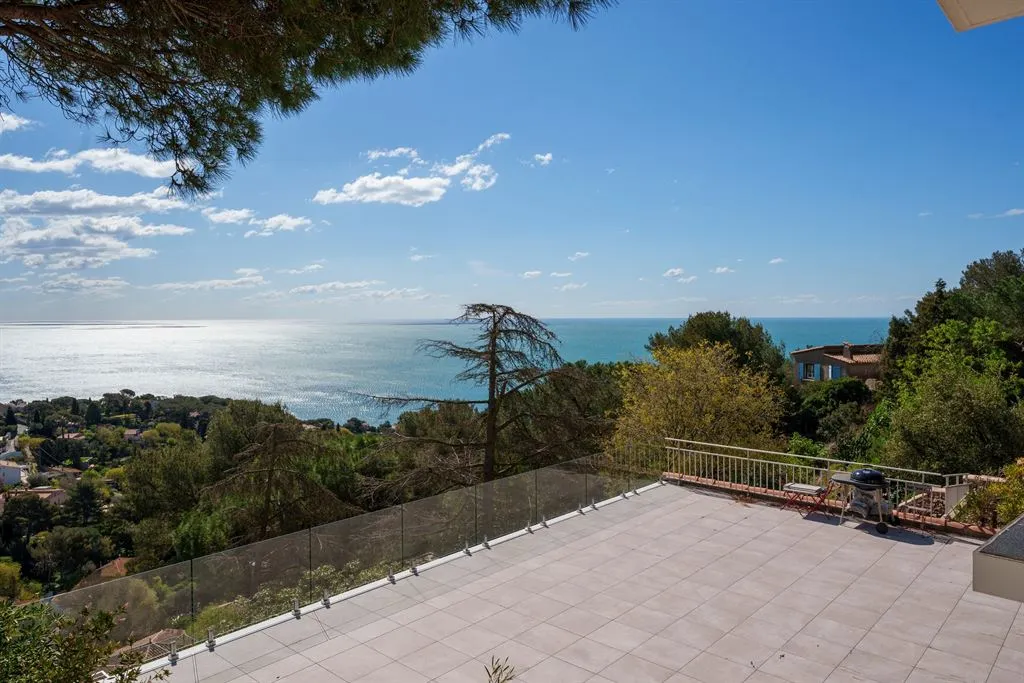 Terrasse - Appartement Contemporain avec Vue Mer à l'Ouest