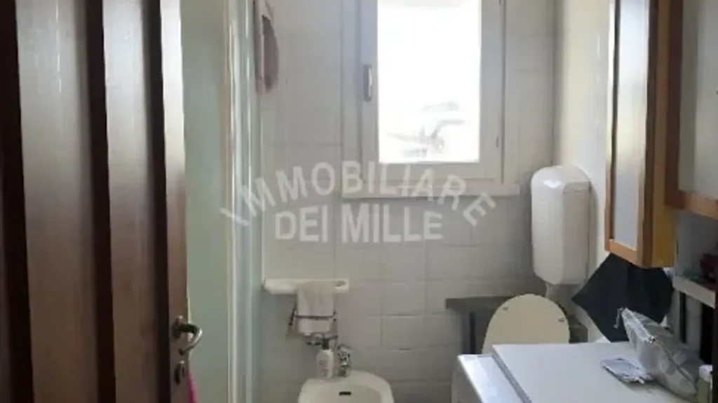 Bathrooms - Single House with Workshop in Cadelbosco di Sopra