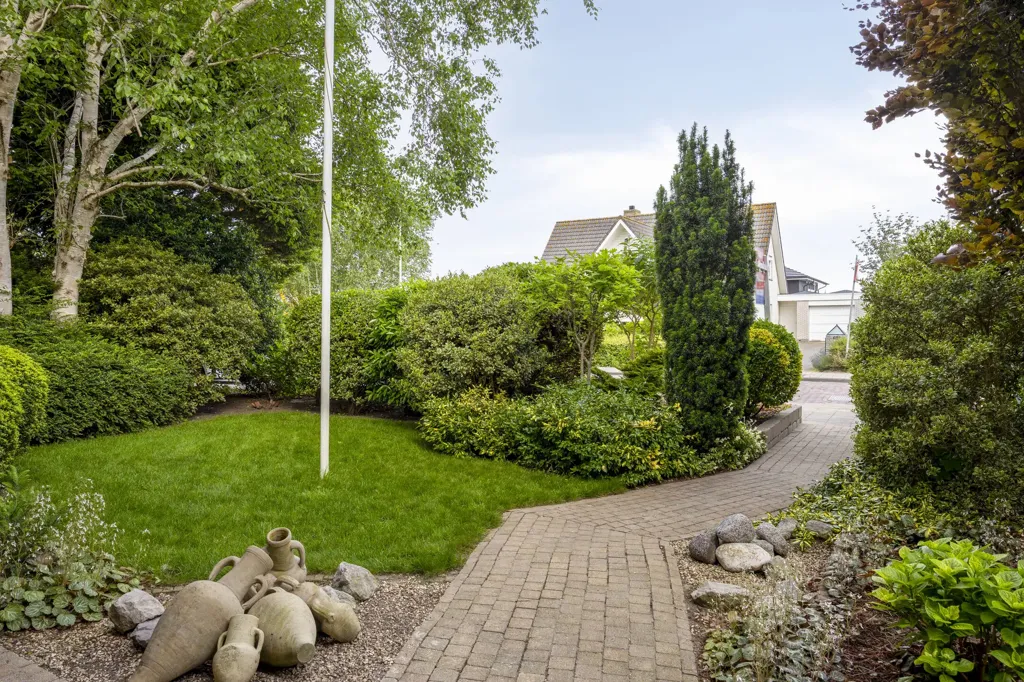 Aed - Semi-Detached Home with Workshop in Honselersdijk