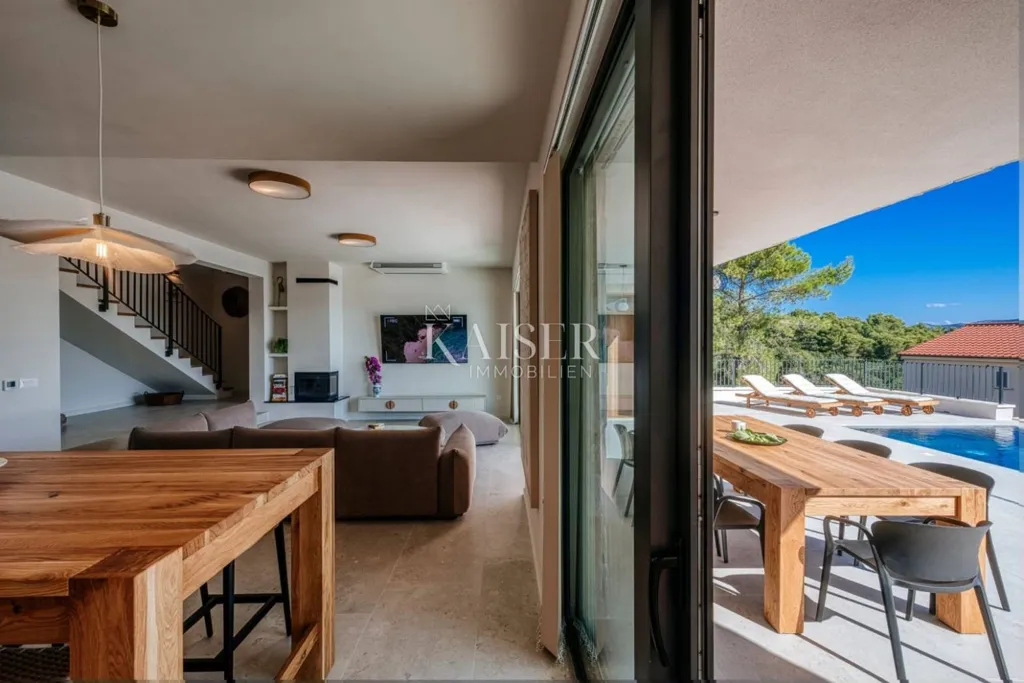 Living Room - Luxury Villa with Infinity Pool on Mali Iž