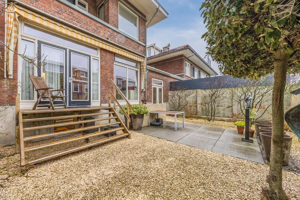 Giardino - 1930s House with Garden in Scheveningen