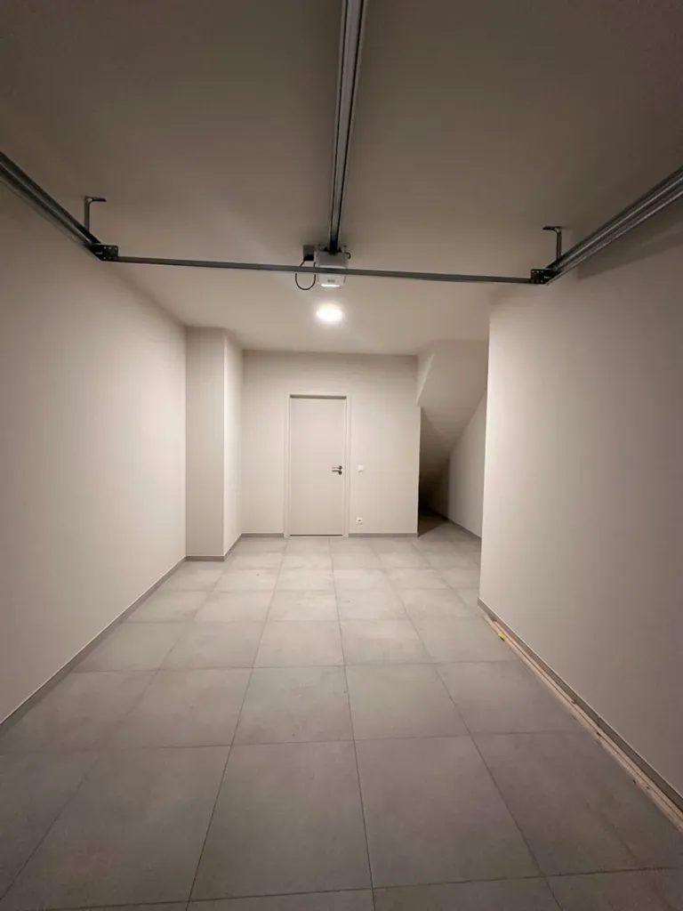 Garage - Nouvelle Construction avec 3 Chambres à Mol
