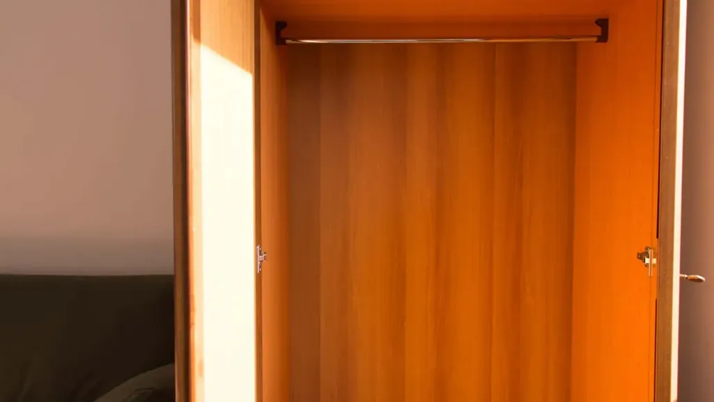 Pièces - Modern Studio with Balcony in Milan