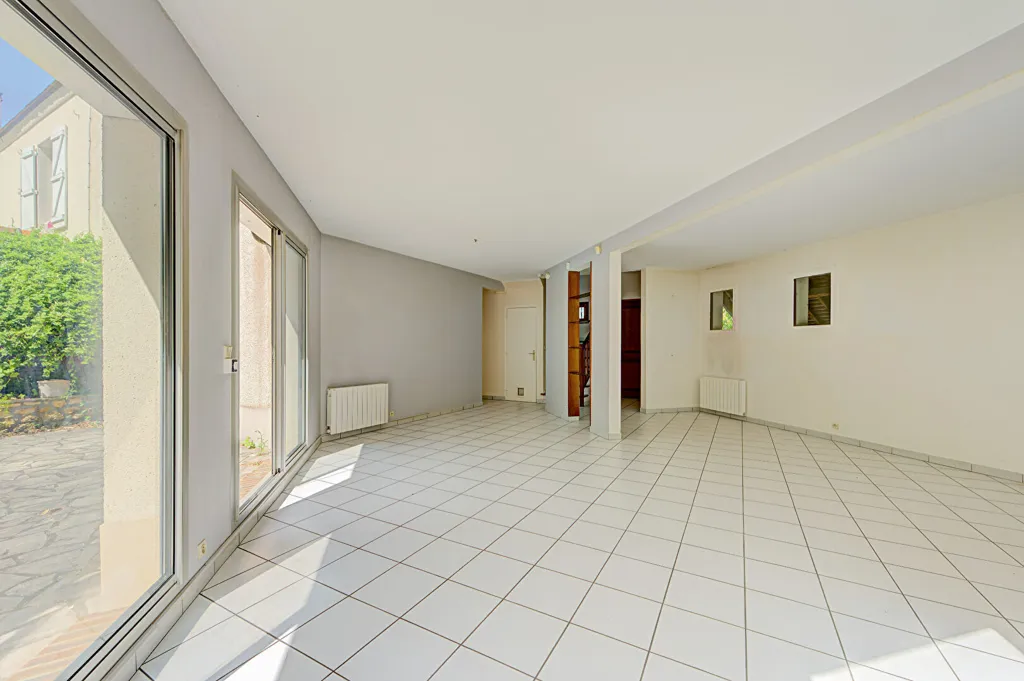 Elutuba - Pavilion House with Garden in Aigremont