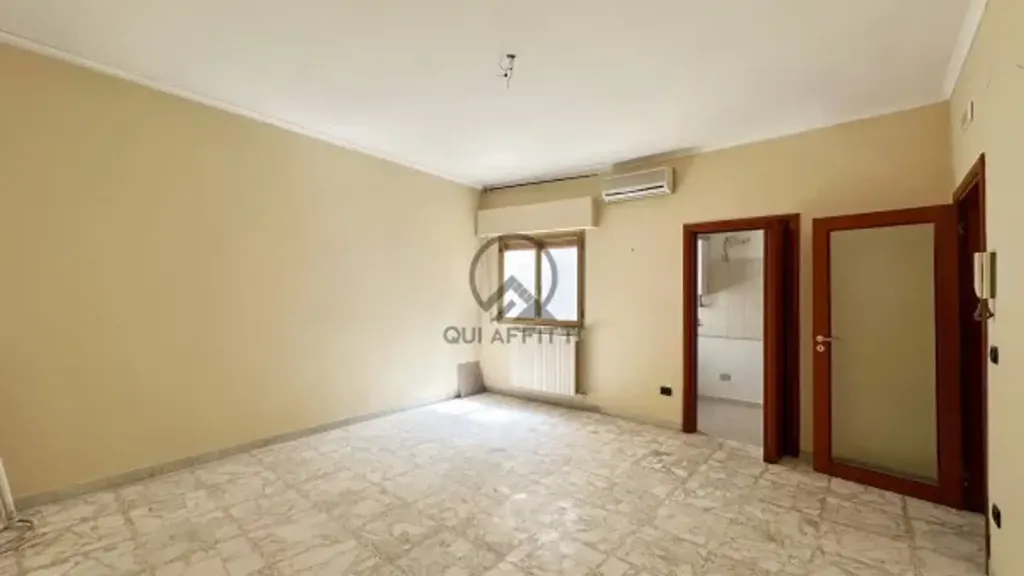 Pièces - 3-Bedroom Apartment with Terrace in Andria