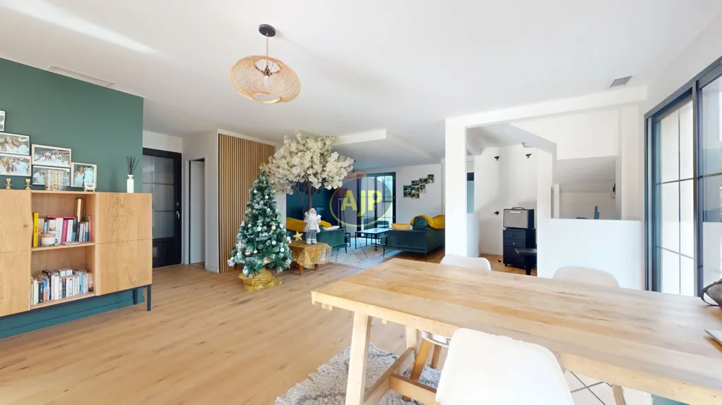 Living Room - Spacious House with South-Facing Garden in Mérignac