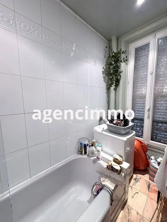 Bagni - Haussmannian Flat in Canal Saint Martin, Paris