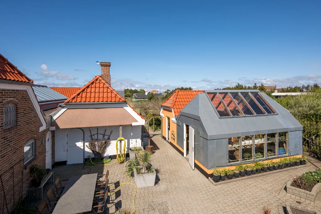 Õhuvaade - 1924 Villa with Garden in Hvide Sande