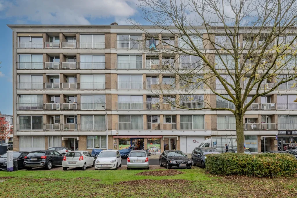 Extérieur - Handelspand avec Appartement sur le Sint-Goriksplein à Edegem