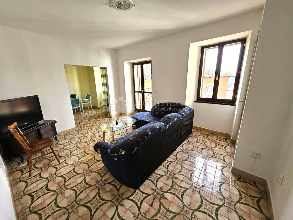 Elutuba - Terraced House with Balcony in Oprtalj