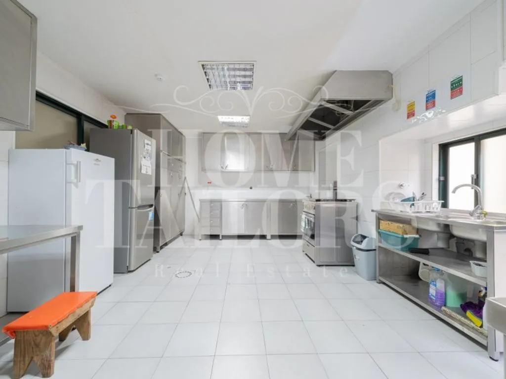 Cuisine - Luxury Apartment Complex in Lisbon