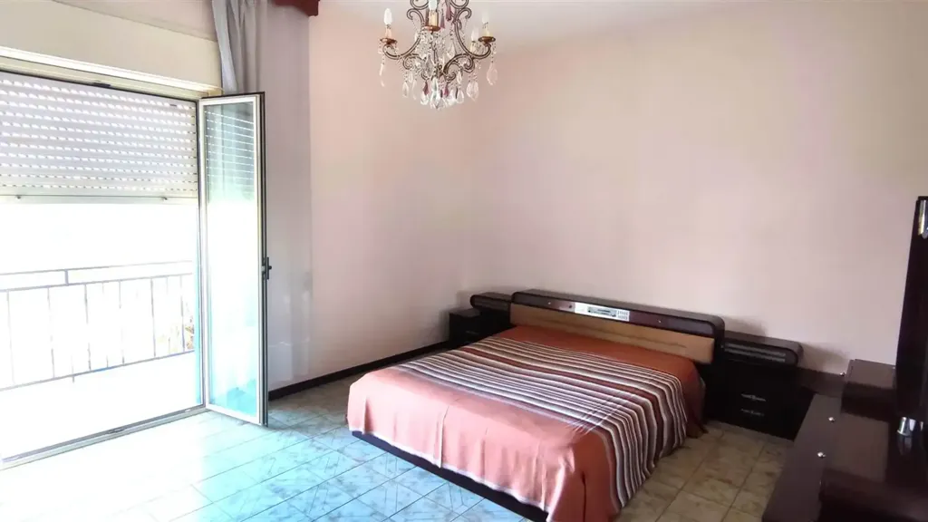 Chambres - Appartement 6 pièces à IT