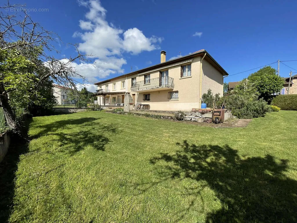 Aed - Charming House with Balcony in Cours-La-Ville