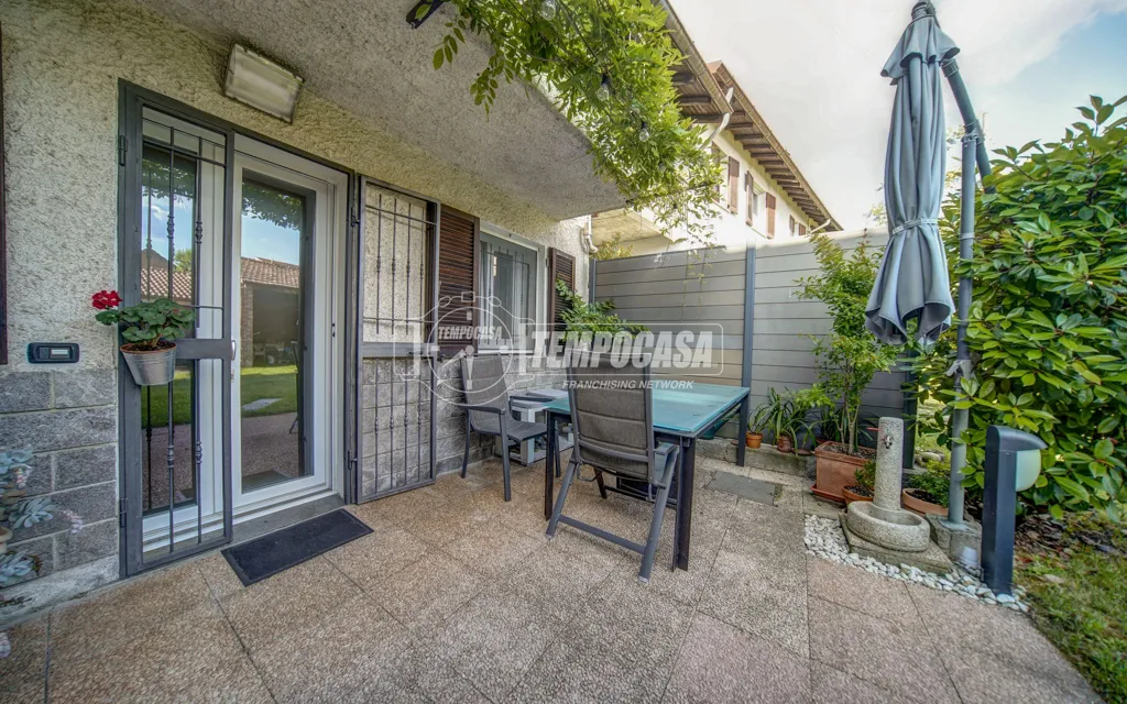 Terrass - Semi-Detached House with Garden in Sumirago