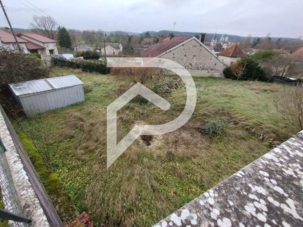 Aed - Constructible Plot with Garden in Vouécourt