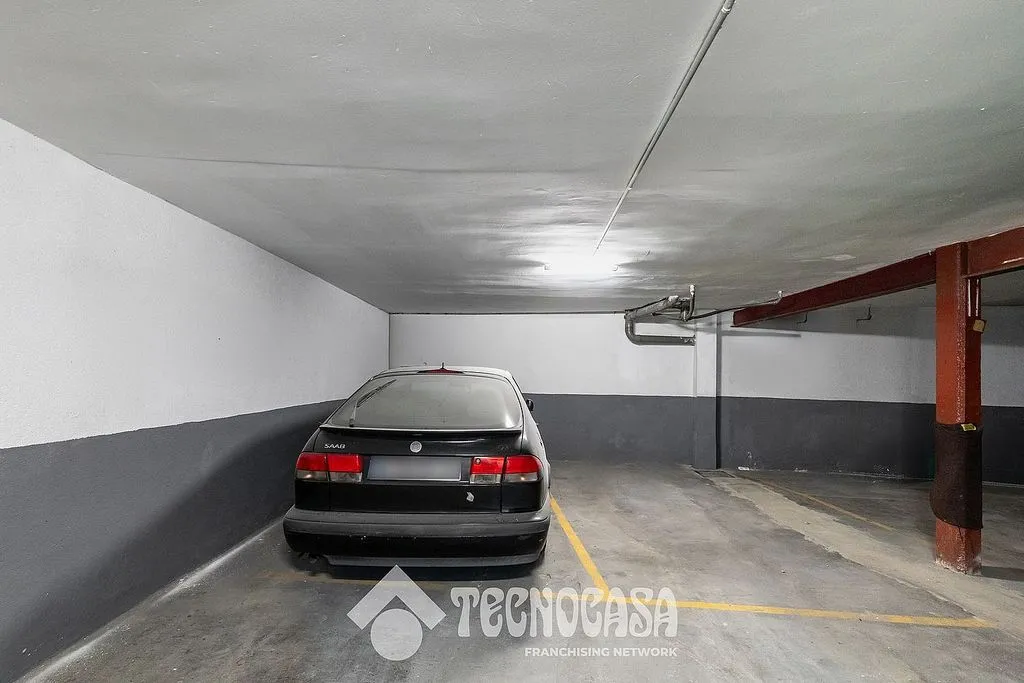Garaaž - Modernised Apartment with Garage in Las Rozas