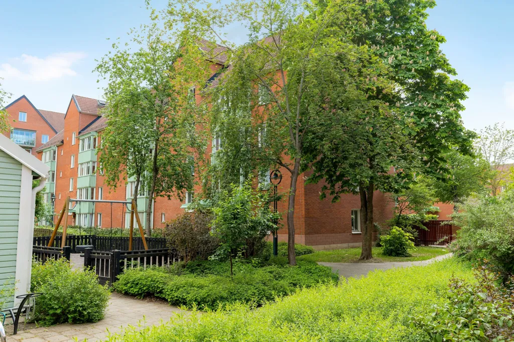 Aed - Apartment with West-Facing Balcony in Skarpnäck