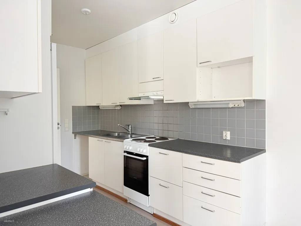 Köök - Modernised Apartment with Private Garden in Vantaa
