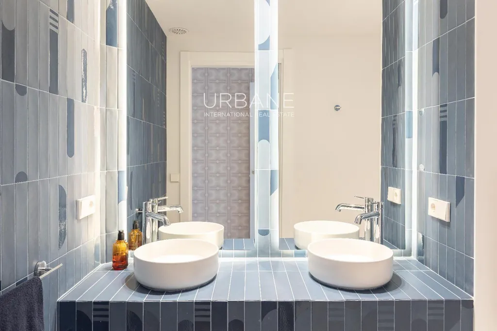 Vannitoad - Designer Flat with Terrace in Sant Antoni, Barcelona