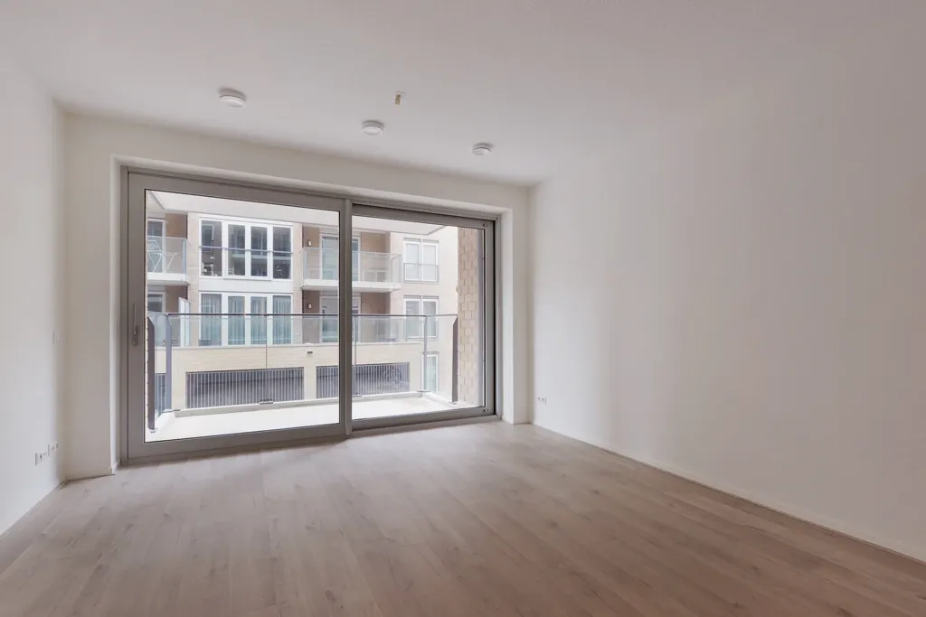 Rooms - Three-Bedroom Apartment with Balcony in Den Haag