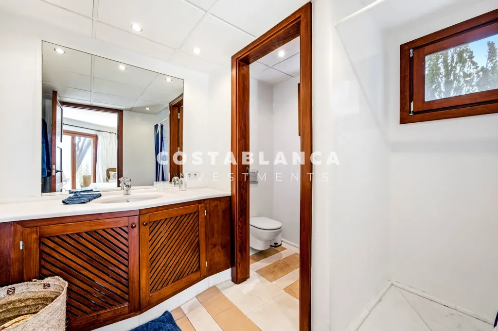 Salles de bain - First Line Villa with Sea Views in Altea Hills