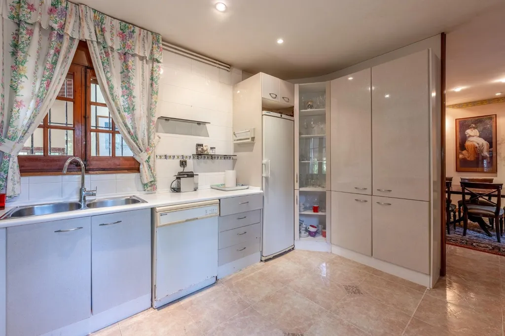 Cuisine - Classic Style Villa with Pool in Caldes de Malavella
