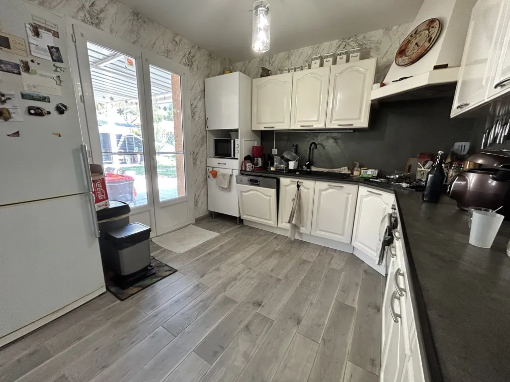 Kitchen - Contemporary Villa with Garden in Ganges