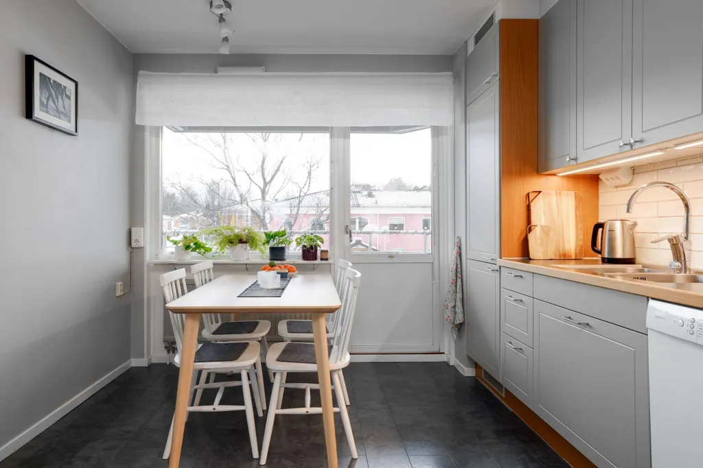 Söögituba - Modern Flat with Balcony in Karlslund