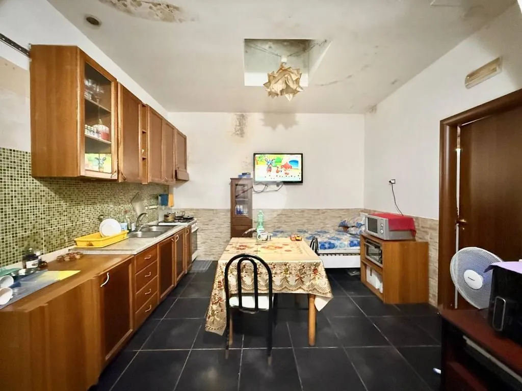 Cucina - Palazzo with Multiple Units in Vico della Tofa, Naples