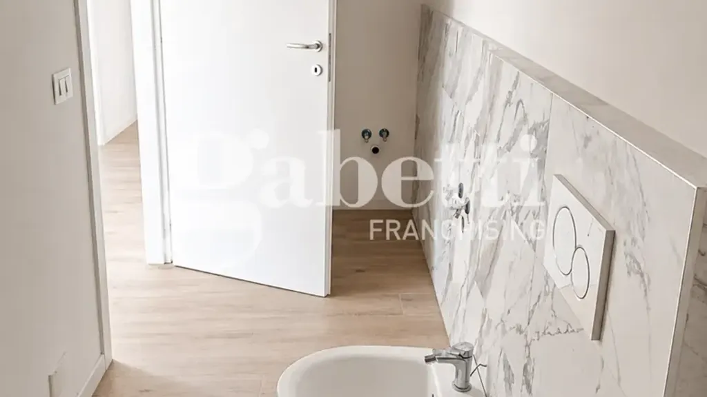 Esik - Fully Rented Trilocale with Balcony in Florence